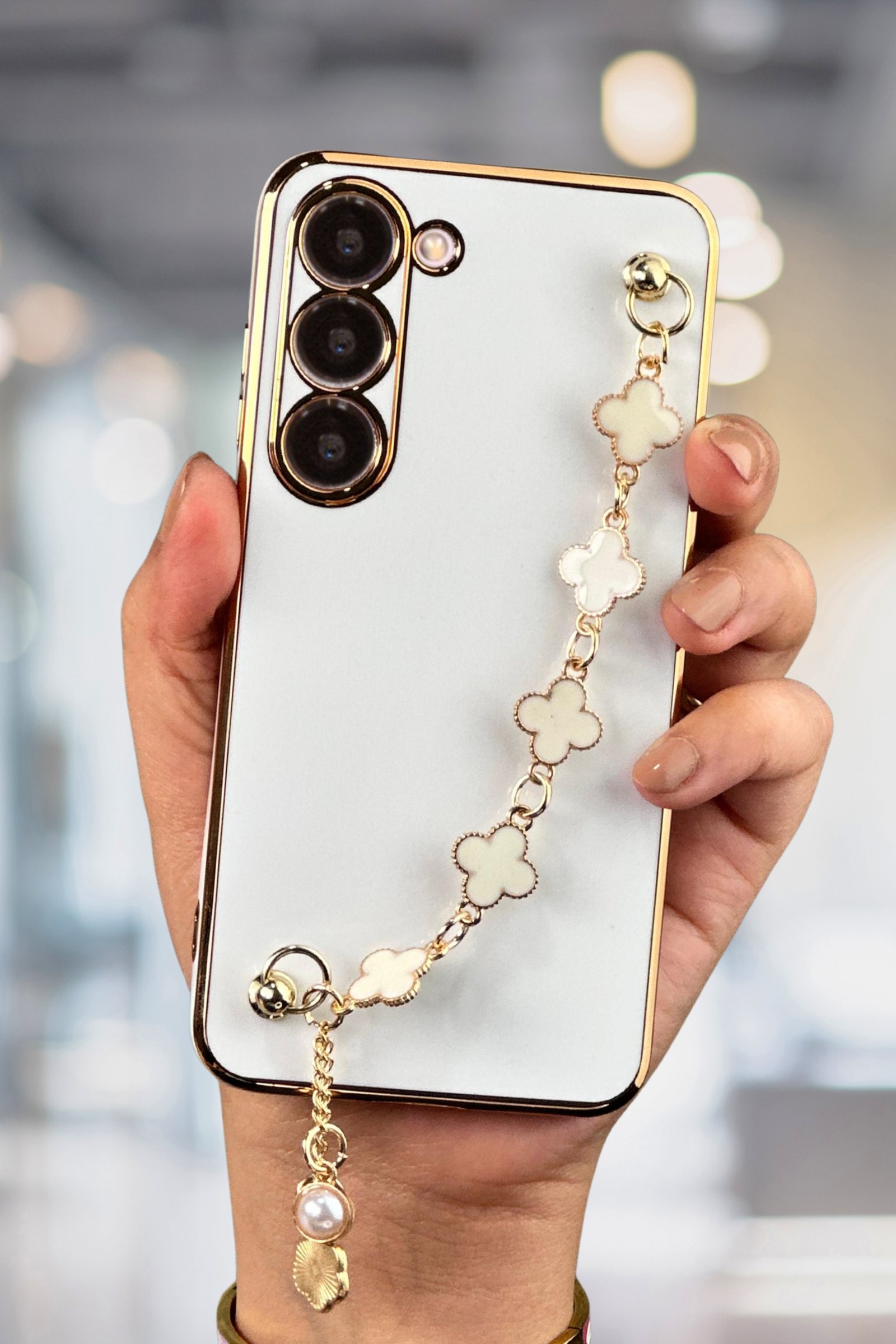 Samsung S23 Kılıf Lüks Yonca Zincir Askılı Gold Çerçeveli Elçek Kadın Telefon Kapak