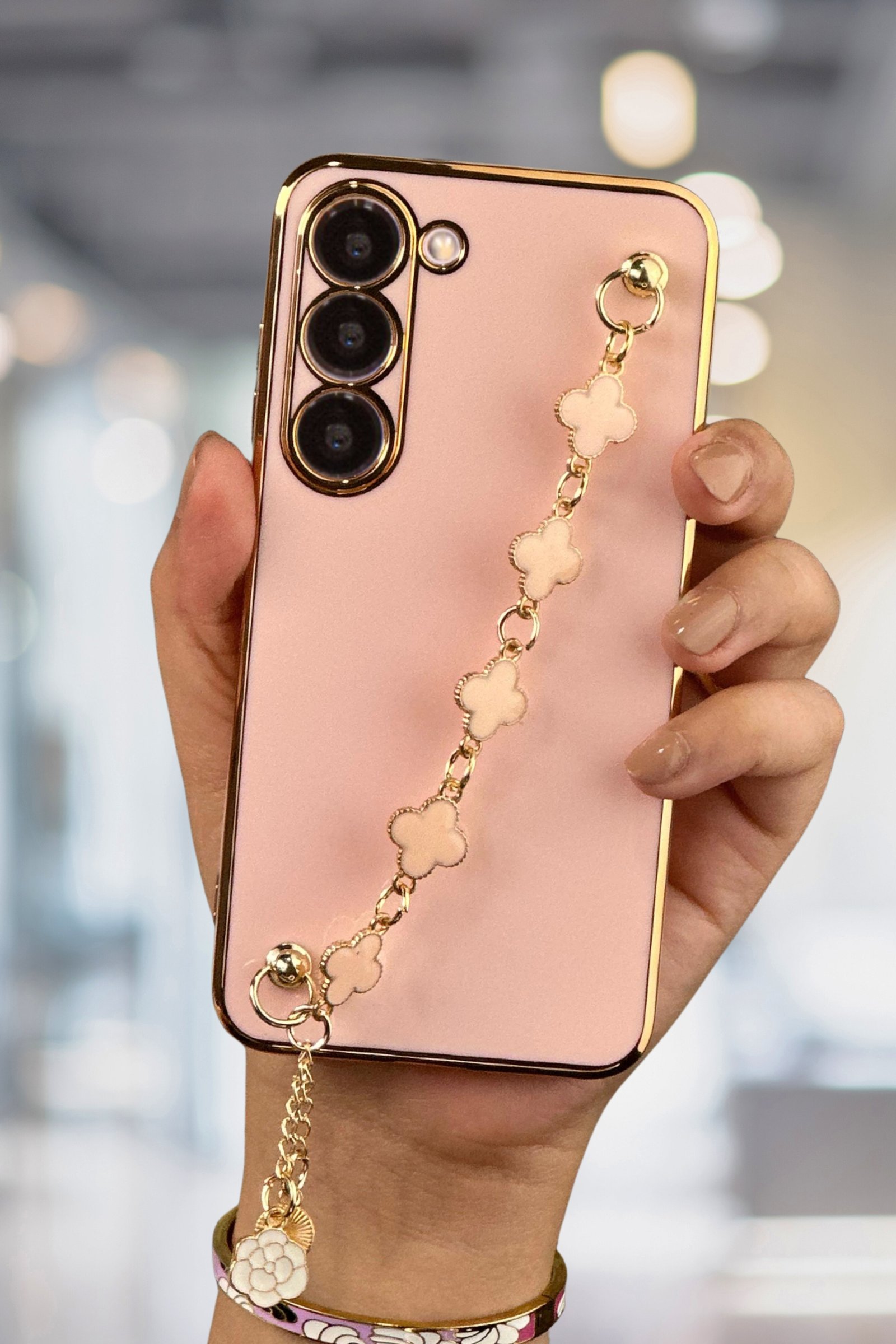 Samsung S23 Kılıf Lüks Yonca Zincir Askılı Gold Çerçeveli Elçek Kadın Telefon Kapak